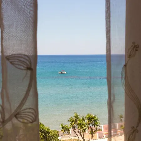 Sarina Hotel 3*