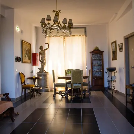 Отель Sarina 3*