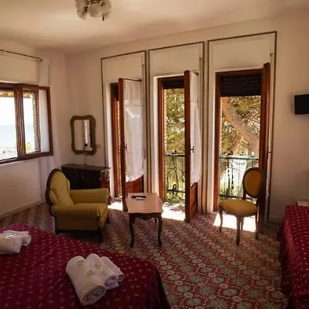 Sarina 3* Pollica