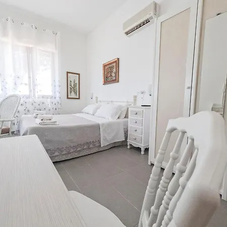 Sarina Hotel