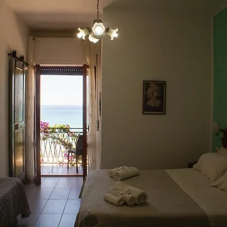 Sarina Hotel 3*