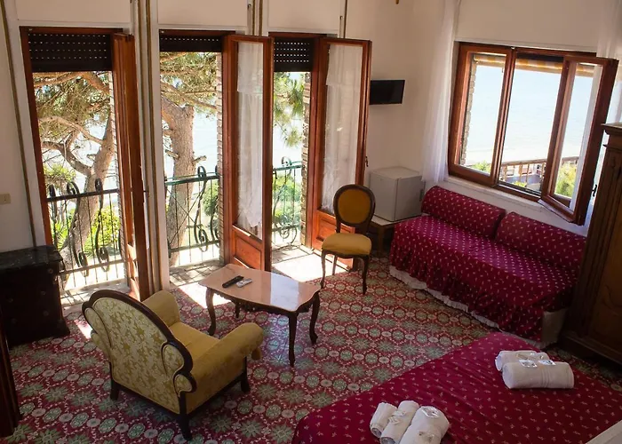 Sarina Hotel