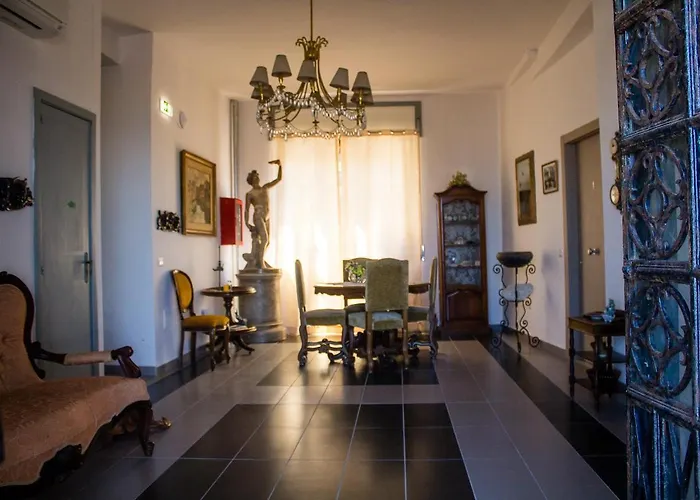 Hotel Sarina 3*